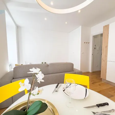 Cassa Di Risparmio 11 Tirabora Short Rent 的里雅斯特