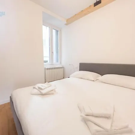 Cassa Di Risparmio 11 Tirabora Short Rent * 的里雅斯特