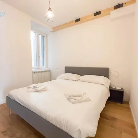 Cassa Di Risparmio 11 Tirabora Short Rent 公寓