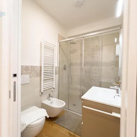公寓 Cassa Di Risparmio 11 Tirabora Short Rent 的里雅斯特