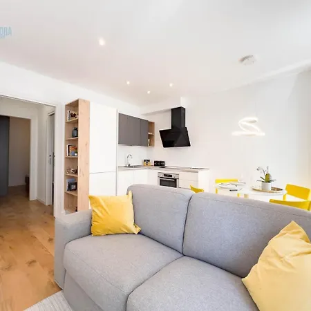 Cassa Di Risparmio 11 Tirabora Short Rent 公寓 的里雅斯特