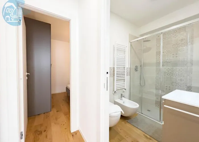 Cassa Di Risparmio 11 Tirabora Short Rent