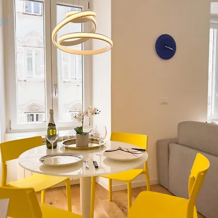 Cassa Di Risparmio 11 Tirabora Short Rent Apartment *