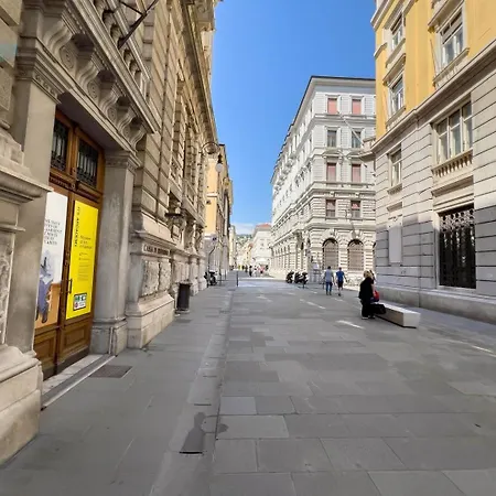 Apartament Cassa Di Risparmio 11 Tirabora Short Rent