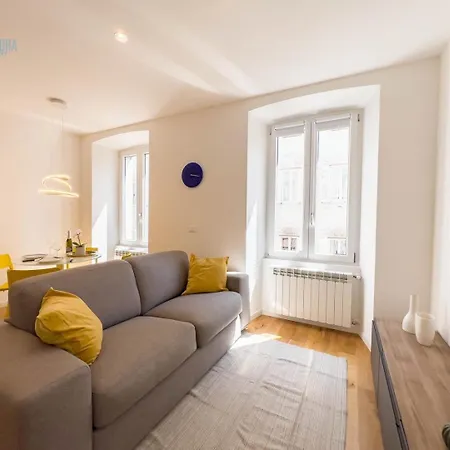 Apartament Cassa Di Risparmio 11 Tirabora Short Rent