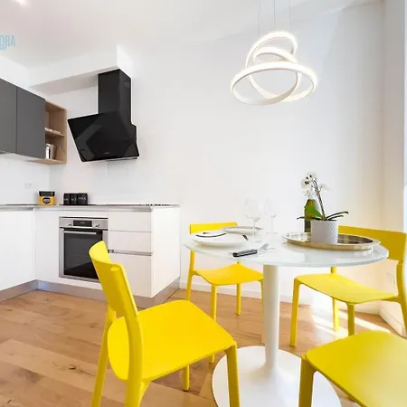 Cassa Di Risparmio 11 Tirabora Short Rent * Trieste