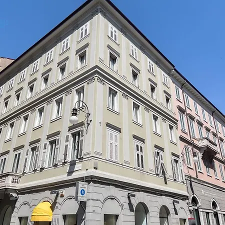 Cassa Di Risparmio 11 Tirabora Short Rent Apartament