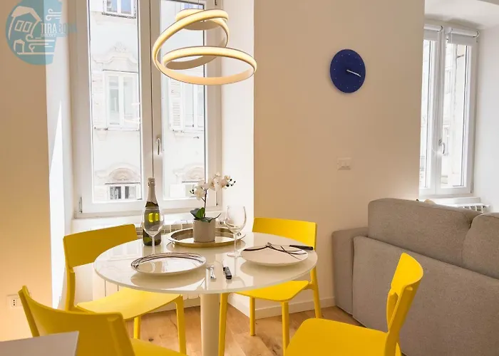 Cassa Di Risparmio 11 Tirabora Short Rent Apartament *