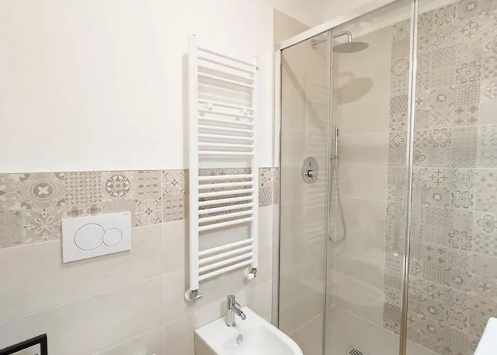 Cassa Di Risparmio 11 Tirabora Short Rent Apartament