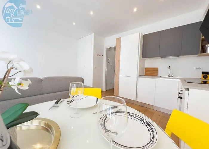 Cassa Di Risparmio 11 Tirabora Short Rent *