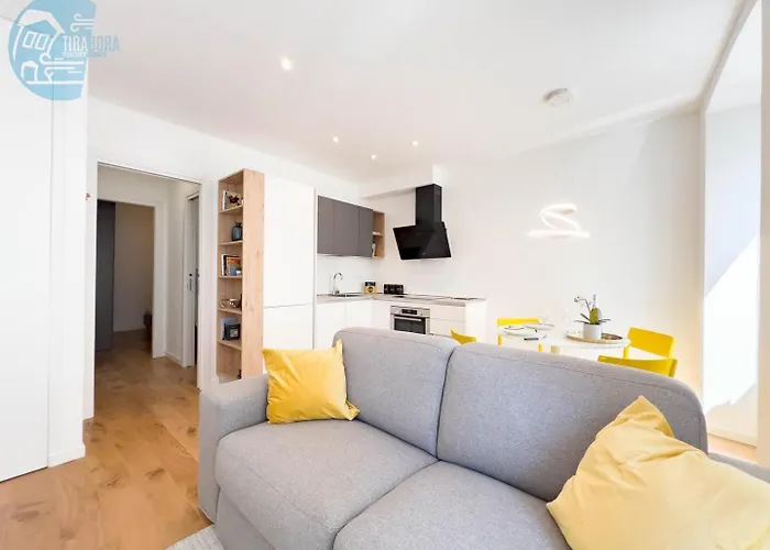 Cassa Di Risparmio 11 Tirabora Short Rent Apartament Triest