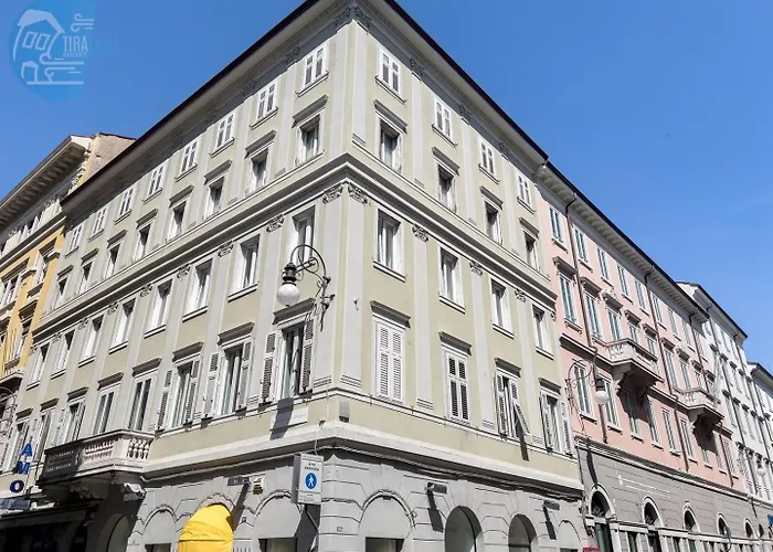 Cassa Di Risparmio 11 Tirabora Short Rent Apartament